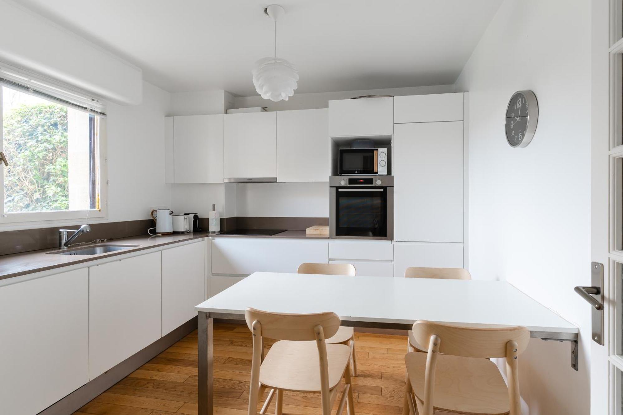 3 Bedroom With Garden And Swimming Pool Apartment *