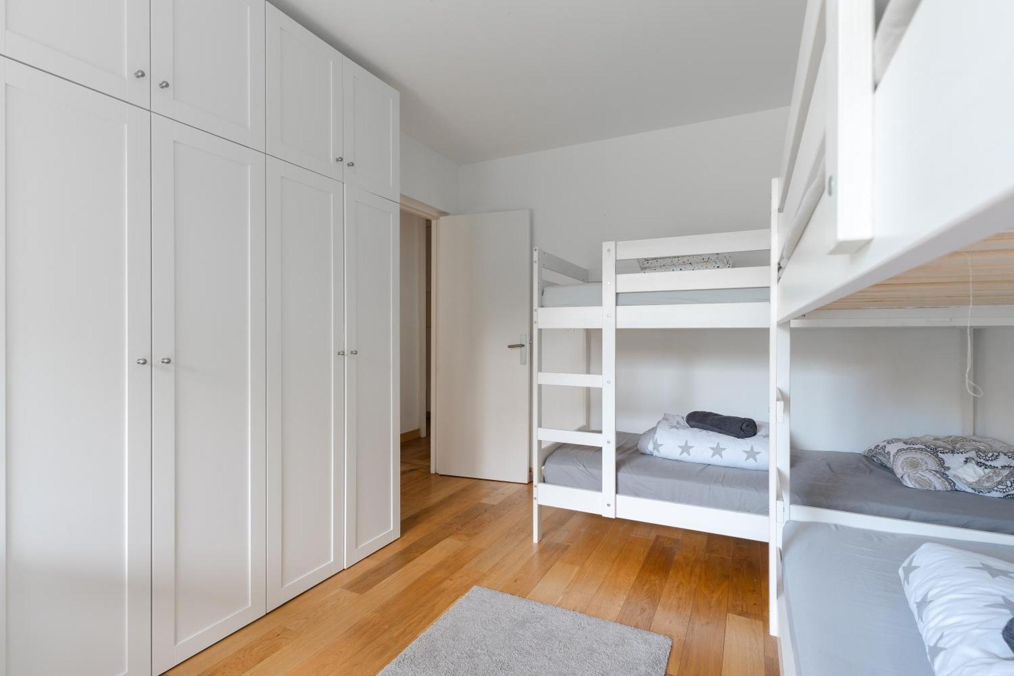 Apartment 3 Bedroom With Garden And Swimming Pool *