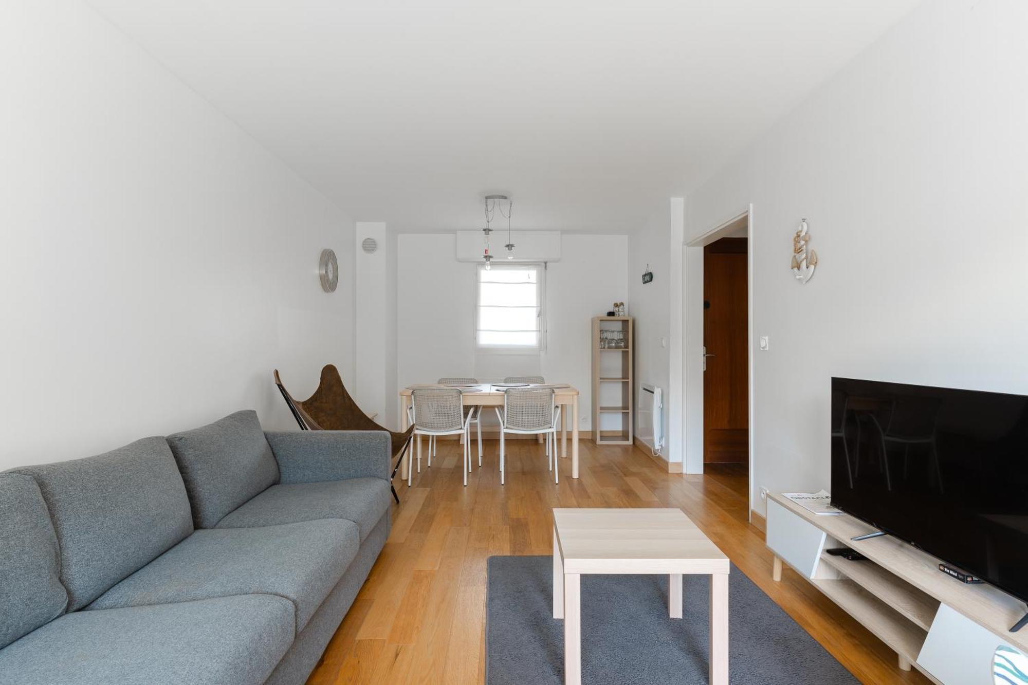 3 Bedroom With Garden And Swimming Pool *