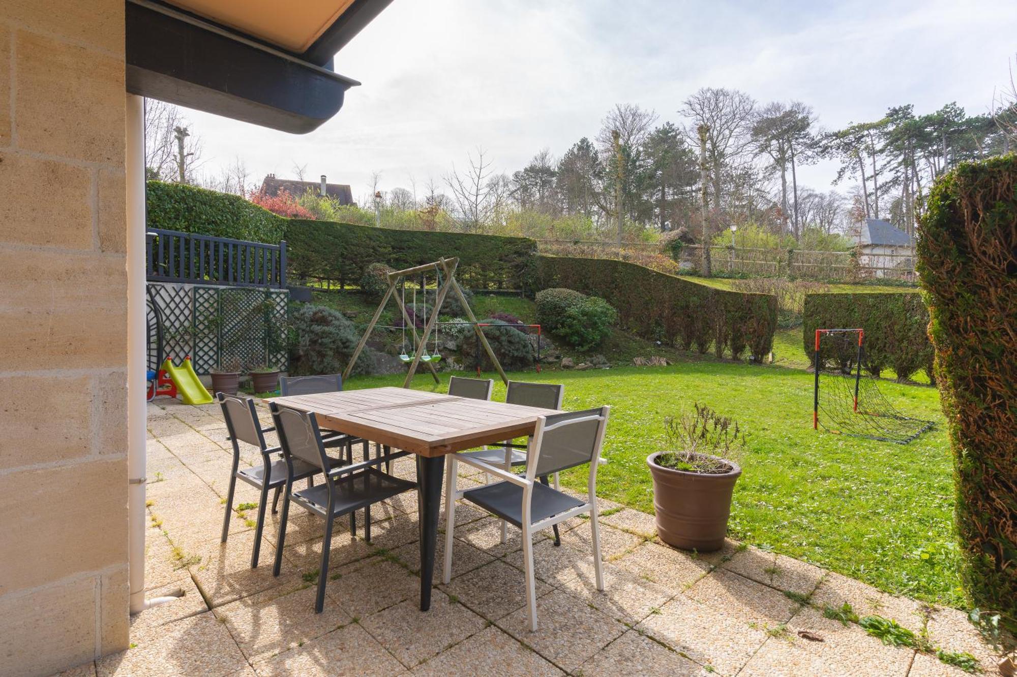 Apartment 3 Bedroom With Garden And Swimming Pool Deauville